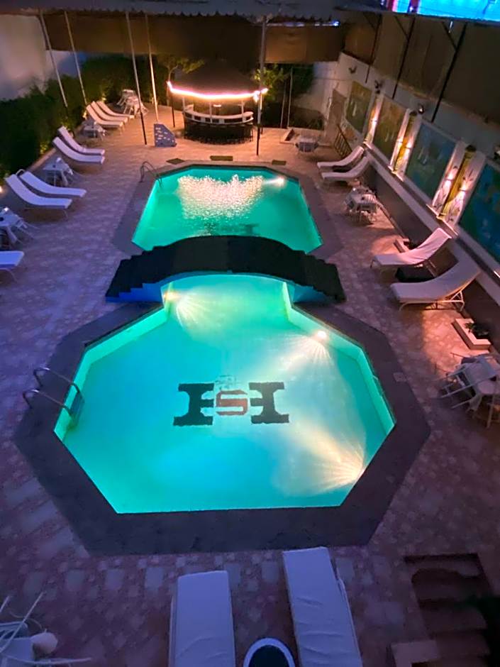 Shady Hotel Luxor