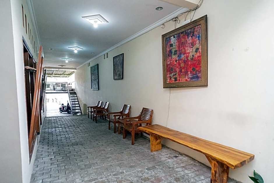 RedDoorz At Villa Akbar 3