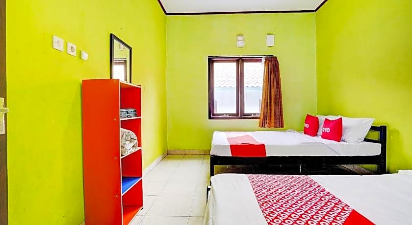 Vaccinated Staff - OYO II3676 Wisma Al-fahmi Syariah