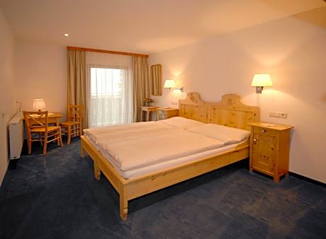 Apartment with Garden View