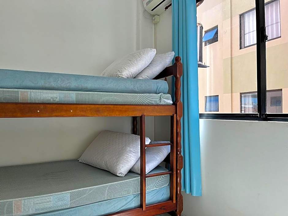 B481 Apto 3 quartos frente para avenida 8 pessoas