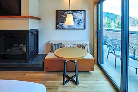 Cloudveil Suite w/ Tub, 1 Bedroom Suite, 1 King, Sofa bed, Town of Jackson view, Balcony