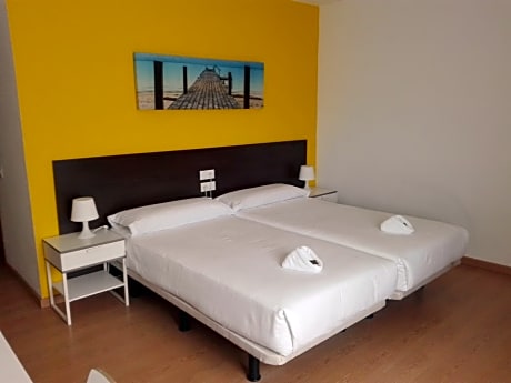 DOUBLE ROOM WITH WINDOW