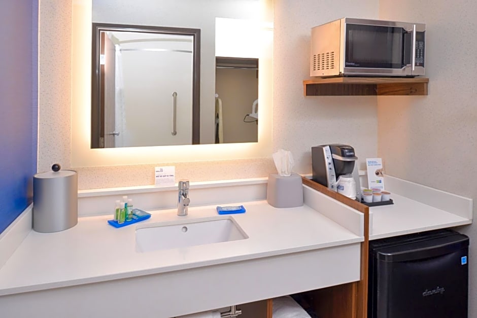 Holiday Inn Express Wixom By IHG