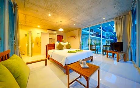Grand Suite with Pool Access