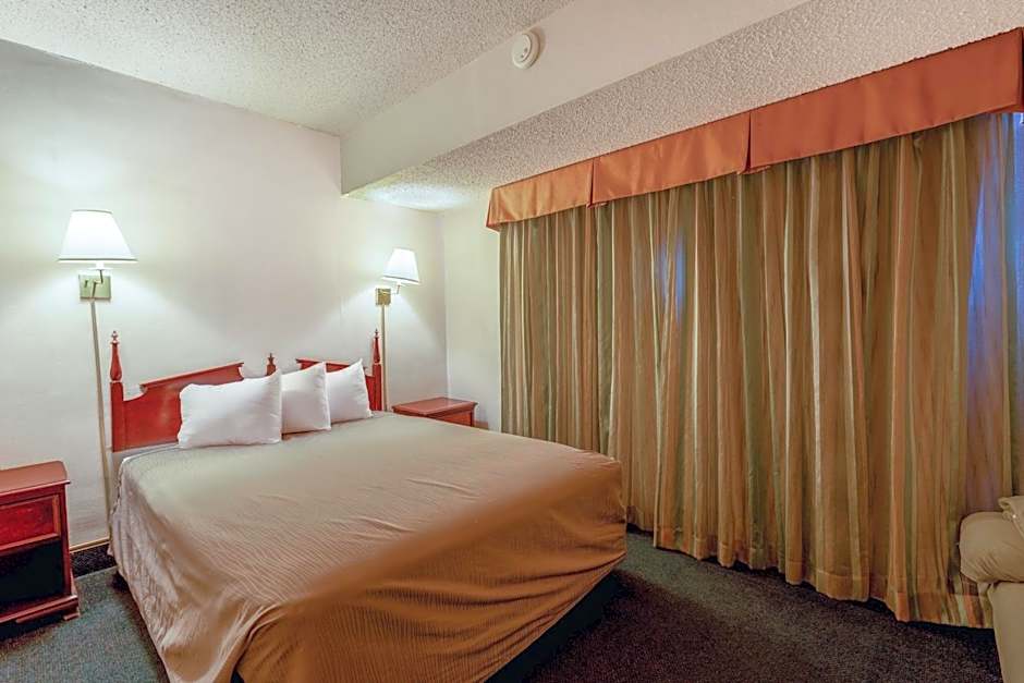 Royal Holiday Motel By Belvilla Gallup I-40