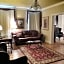 Marqueen Hotel