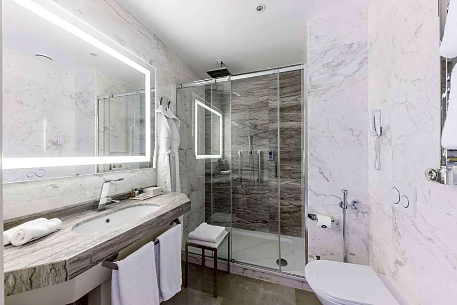 Aleph Rome Hotel, Curio Collection By Hilton