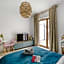 Aparthotel Pawia Deluxe- 10 min to center, self check-in, optional breakfest, parking on the street