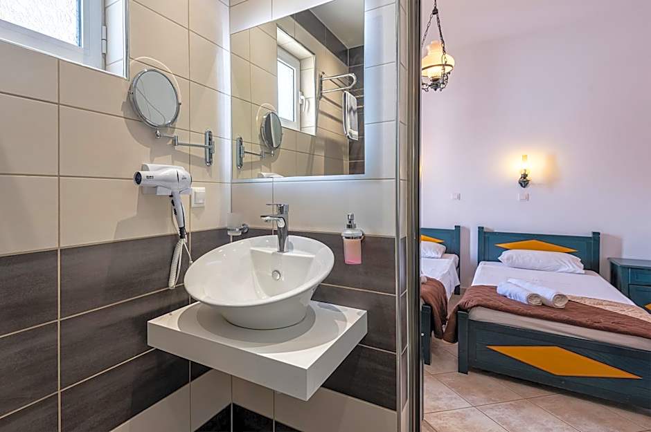 Cirillo Family Hotel-Christinas Studios