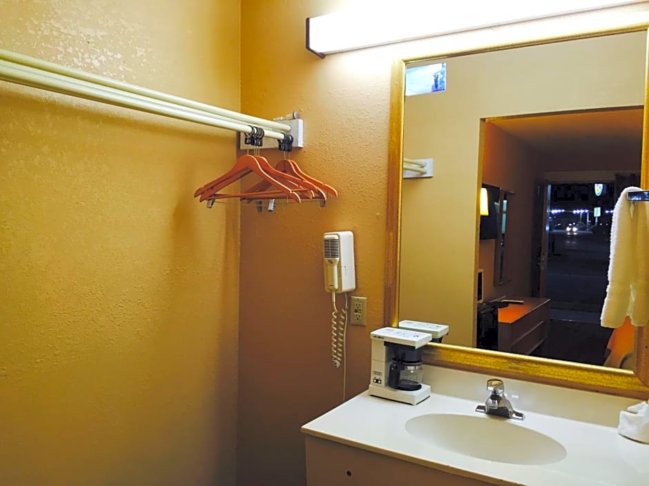 Super 8 by Wyndham Longview/I-20