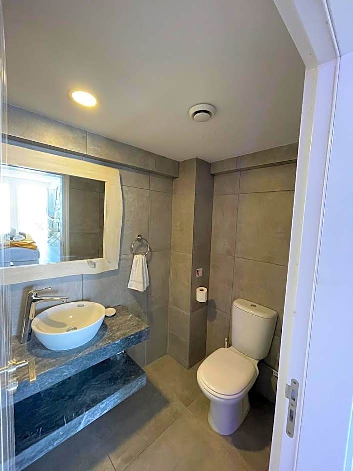 Ocean Dreams Suites - By the Harbour