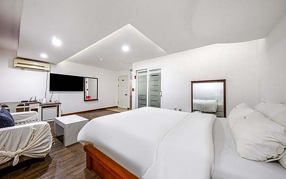 Daejeon Yongjeon Savoy – Daejeon, FL
