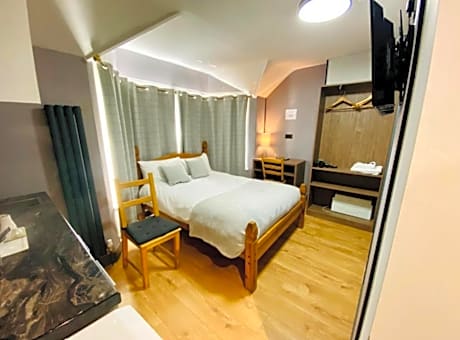 Double Room with Private Bathroom