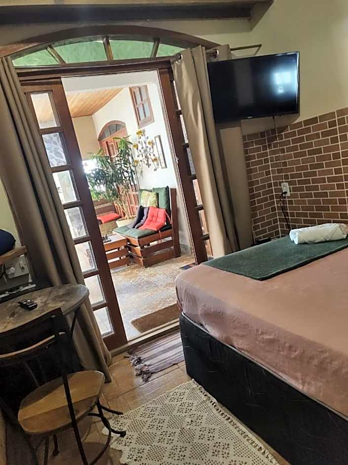 Pousada Marambaia Café - Praiana, econômica, Com café da manhã, piscina ao ar livre e hidromassagem aquecida -Frente para o mar