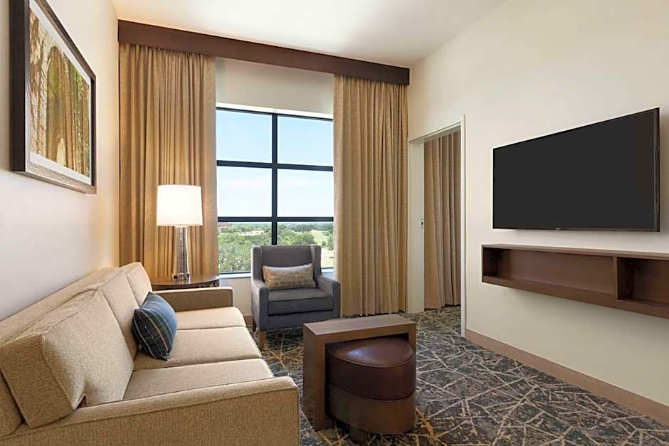 Embassy Suites By Hilton San Antonio Brooks Hotel - Spa