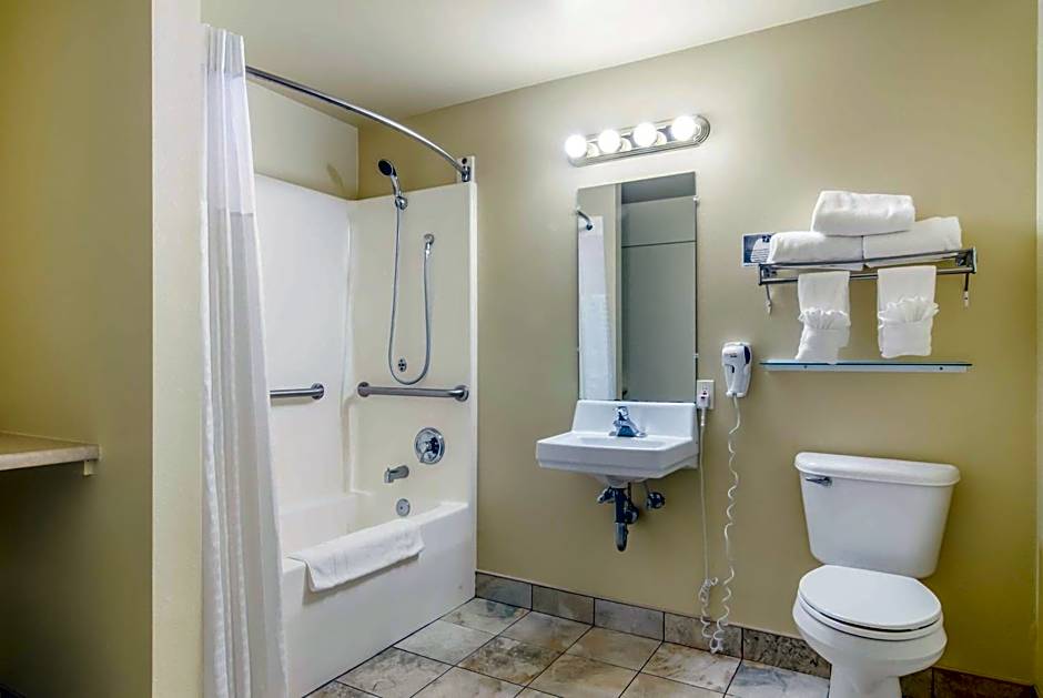 GuestHouse Inn & Suites Montesano