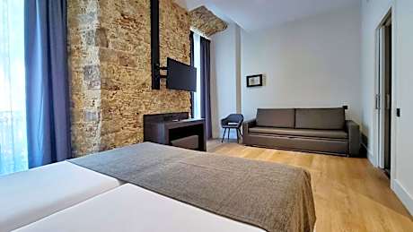 FAMILY ROOM 3 PEOPLE