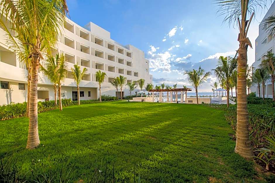 Izla Beach Front Hotel