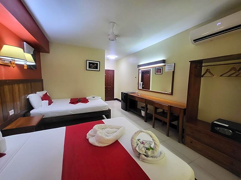 Caye Caulker Plaza Hotel