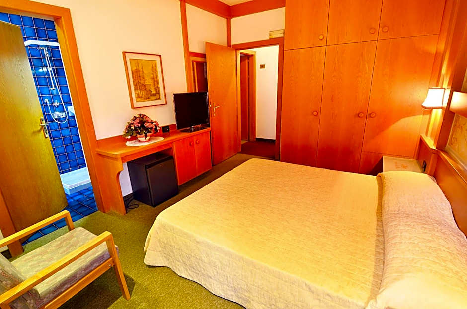 Photo 1 of 3 of Economy 1 Double Bed or 2 Beds