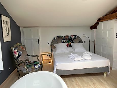 Deluxe One-Bedroom Apartment with City View