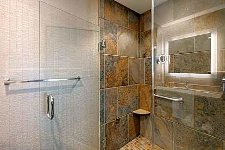 1 King Bed Non-Smoking Lake Front Balcony Shower Only Microwave And Refrigerator No Pets Allowed Fu