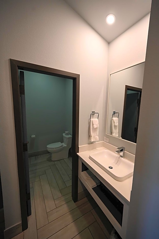 Edgewater Inn and Suites, Ascend Hotel Collection