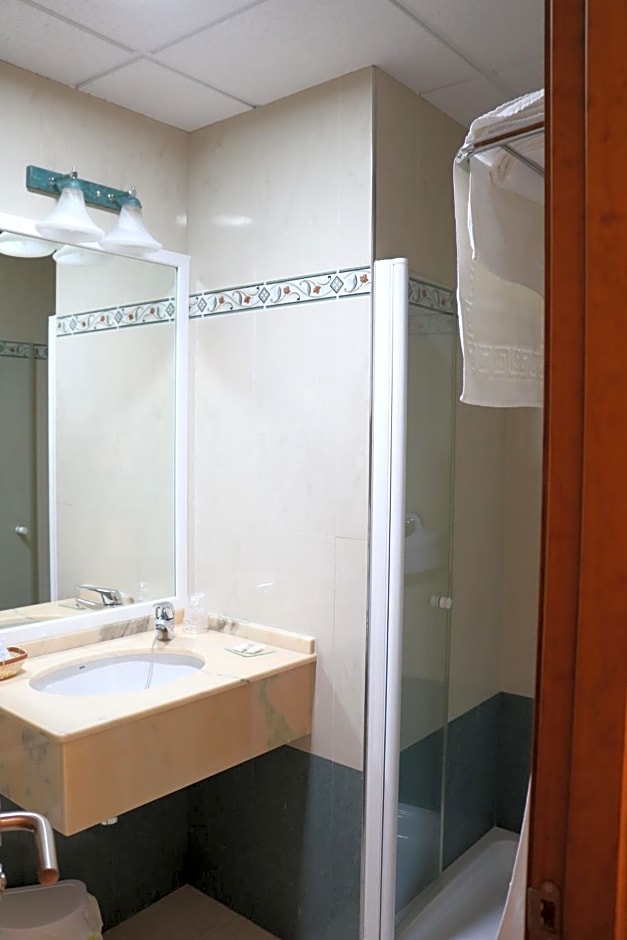 Hotel Restaurante Blanco y Verde