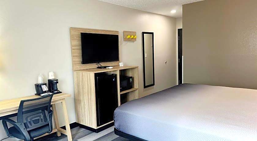Super 8 by Wyndham Cedar Rapids