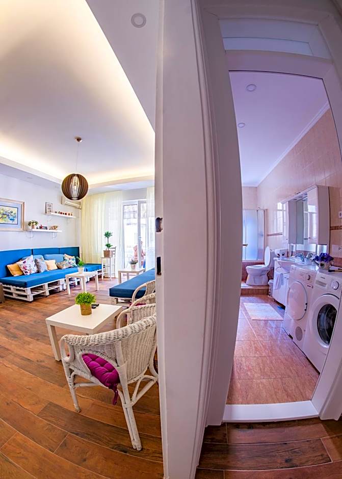 Central 4 Bedroom 154m2 Apartment with terrace