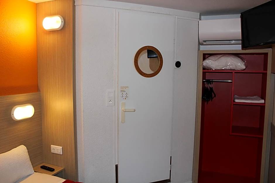 Premiere Classe Saint Quentin En Yvelines - Elancourt