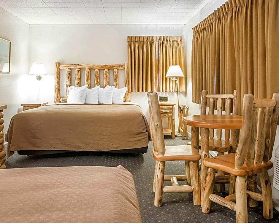 Quality Inn & Suites Mackinaw City Beachfront