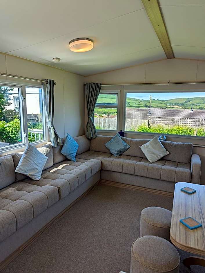 LOVELY BRIGHT MODERN CARAVAN SWANAGE on PEACEFUL AND TRANQUIL HOLIDAY PARK