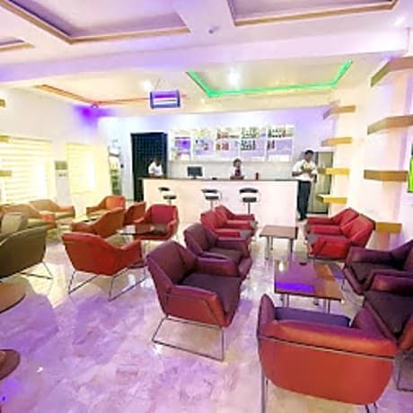 Time Oak Hotel and Suites Royale