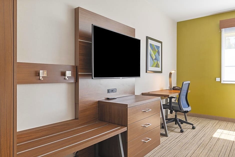 Holiday Inn Express & Suites Mountain View Silicon Valley By IHG