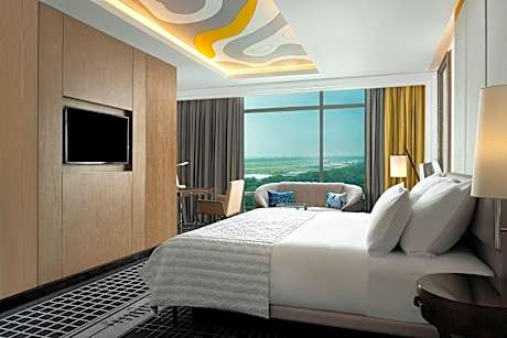 Club lounge access, Larger Guest room, 1 King