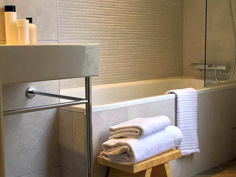 Hotel de Neuville Arc de Triomphe