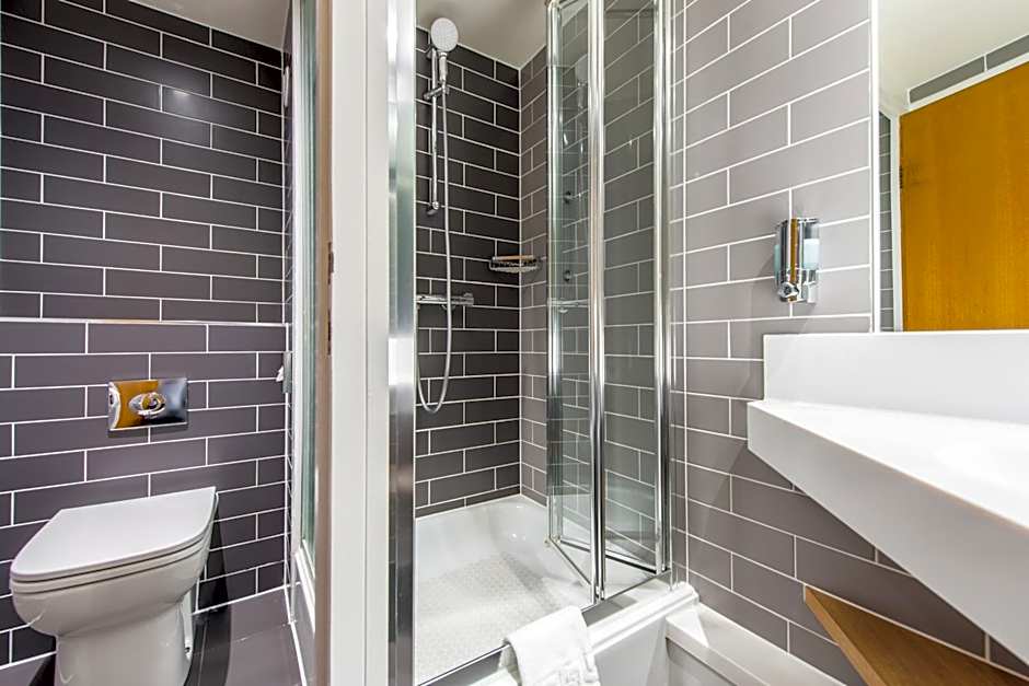 Holiday Inn Express Strathclyde Park M74, Jct 5 By IHG