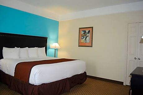 Studio King Suite with Two Queen Beds - Non-Smoking