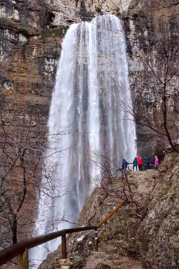 La cabaña del lago en ZAFIRO LAGUNAZO Parque Natural del Río Mundo