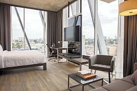 Room, 1 King Bed, Non Smoking, City View (Corner)