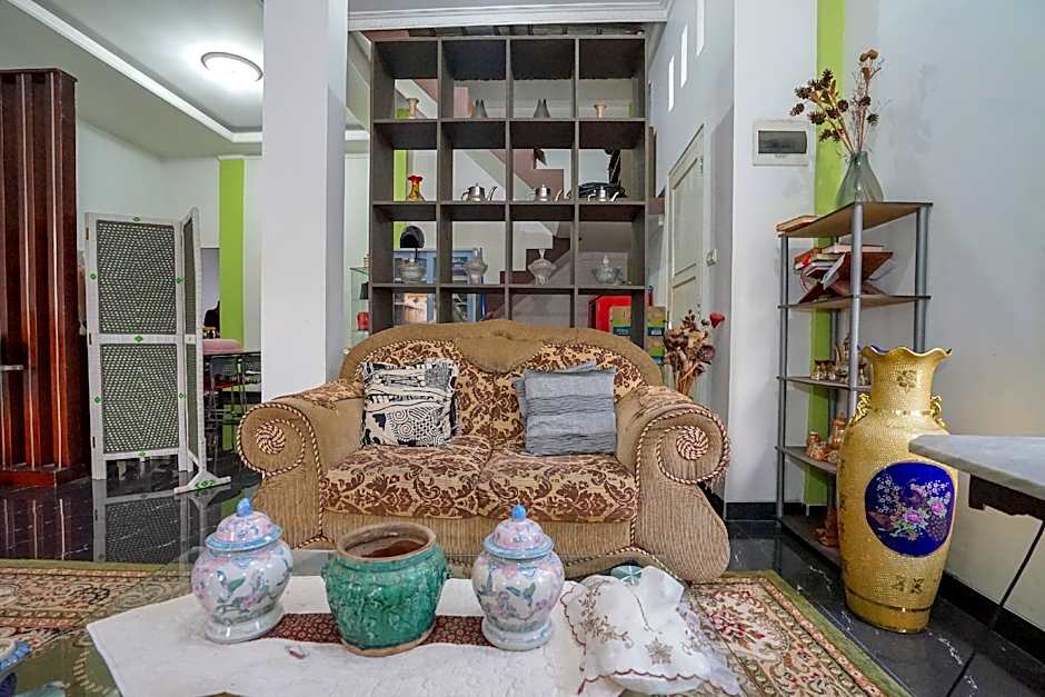 OYO 2036 Afifah Homestay Syariah