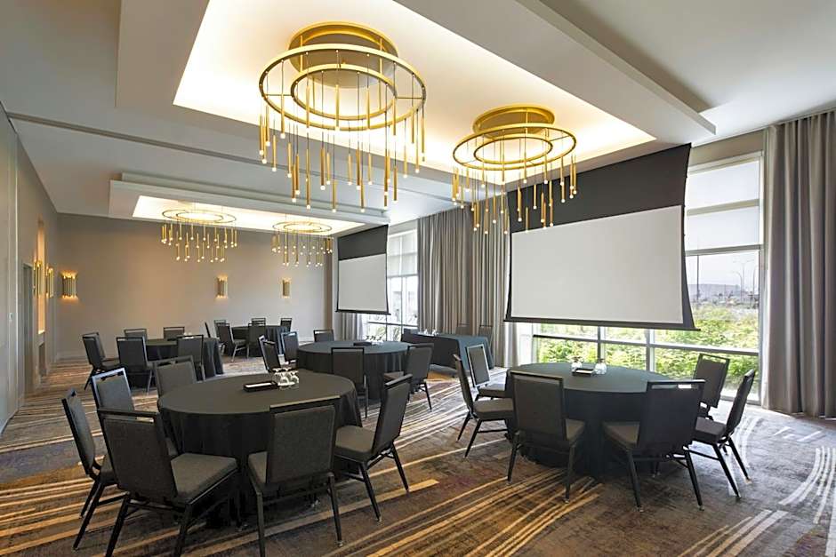 Courtyard by Marriott Montreal Airport