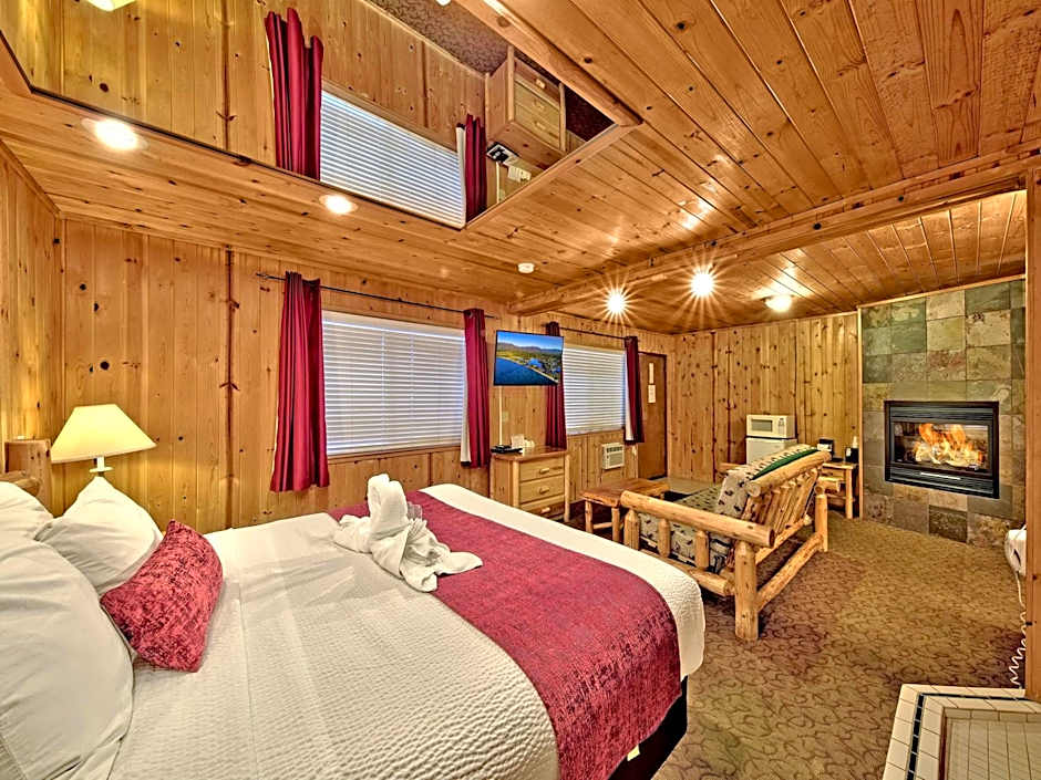 Photo 1 of 14 of Superior 1 King Bed, Jetted Tub