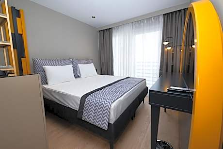 Double or Twin Room with Partial Sea View