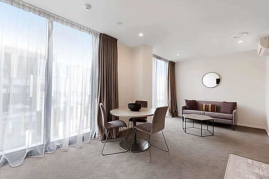 Ramada Suites Victoria Street West