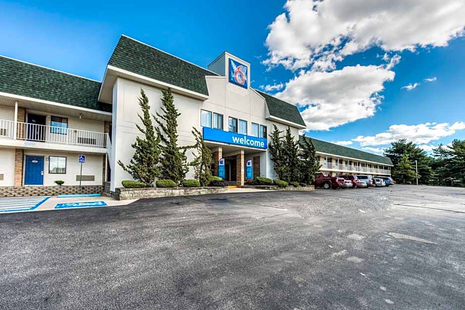Motel 6 Niantic, CT - New London