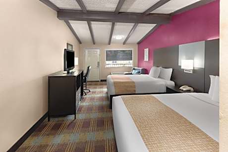 Queen Studio with Two Queen Beds-Smoking