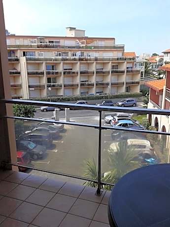 Studio Courtyard Side